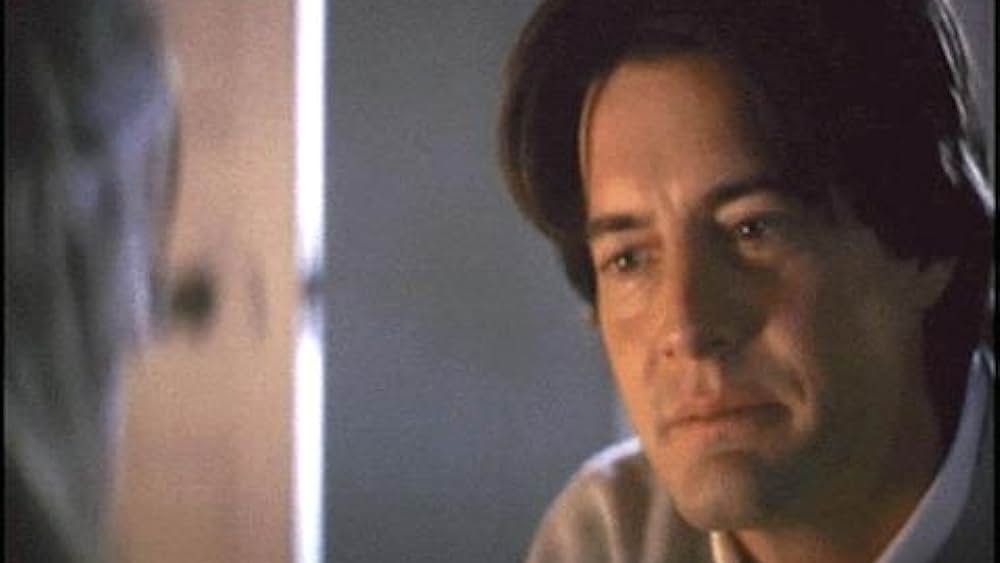 actor Ella Jones large photo