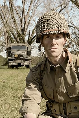 actor Daniel Magill large photo