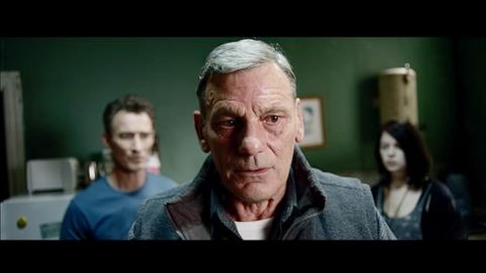 actor Carolyn McLaughlin large photo