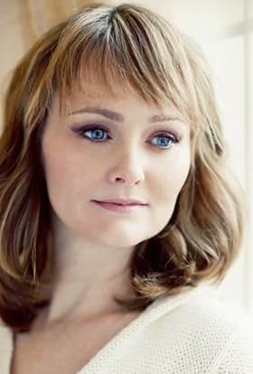 actor Kelly Hare large photo