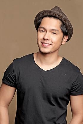 actor Carlo Aquino large photo actor Carlo Aquino large photo