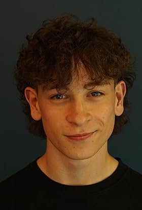 actor Louis McCartney large photo