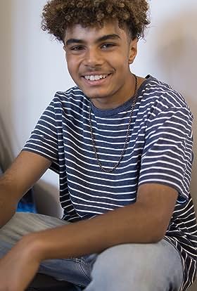 actor Ethann Isidore large photo