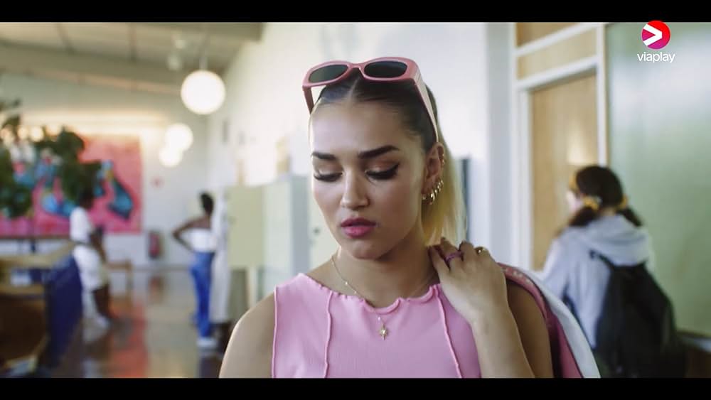 actor Yussra El Abdouni large photo