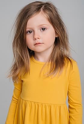 actor Margaux Vaillancourt large photo