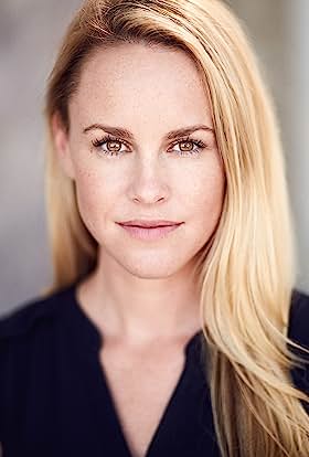 actor Julie Berman large photo