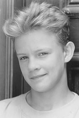 actor Simon Fenton large photo