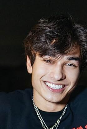 actor Kio Cyr large photo