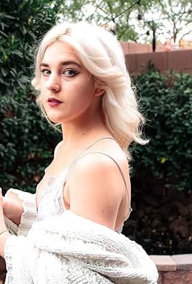 actor Chloe Colleen large photo