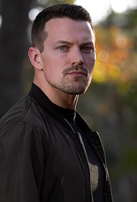 actor Sean Lyle large photo