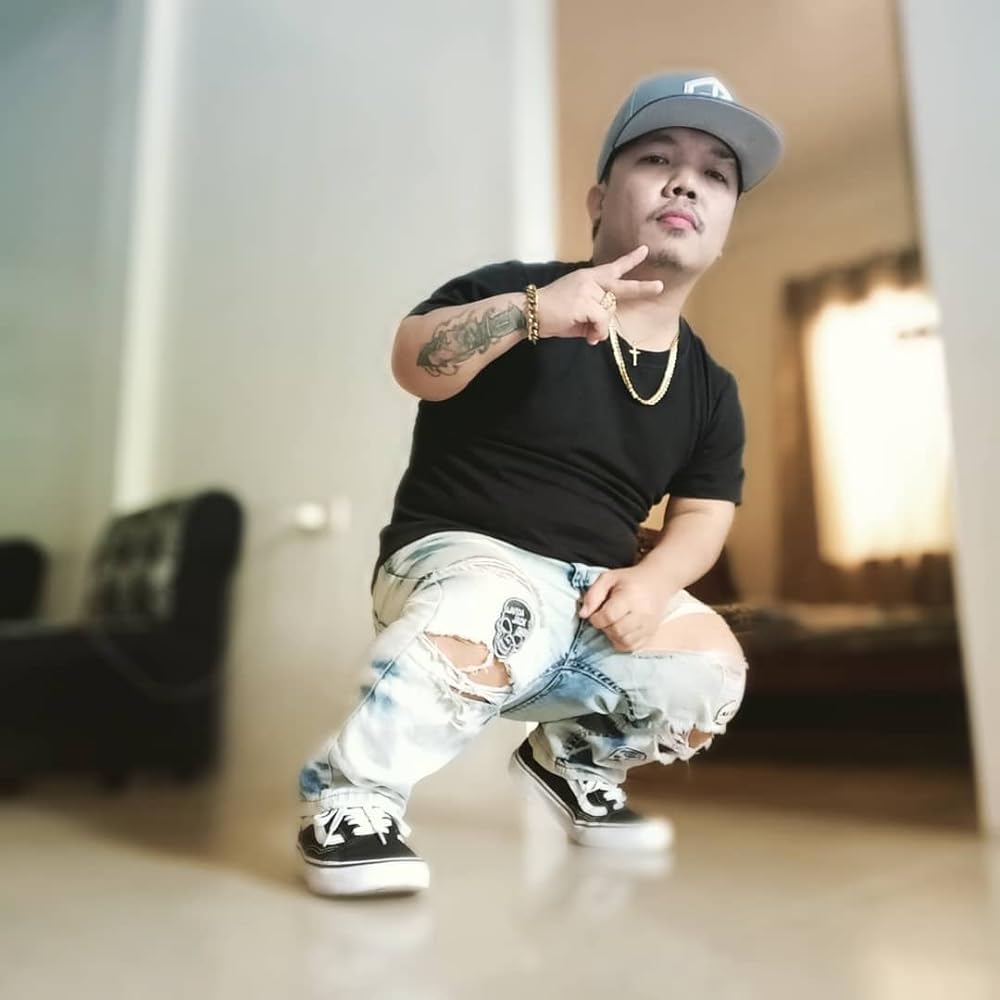 actor Darwin Tolentino large photo