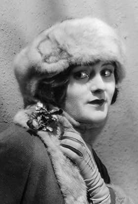 actor Sylvia Breamer large photo