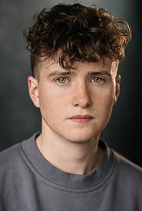 actor Ellie Courtiour large photo