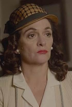 actor Catalina Guerra large photo