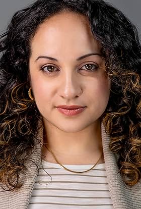 actor Adriana Medina large photo