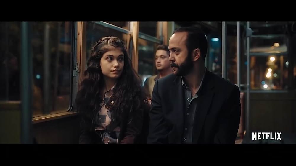 actor Aleyna Özgeçen large photo