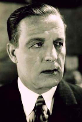 actor Lee Shumway large photo