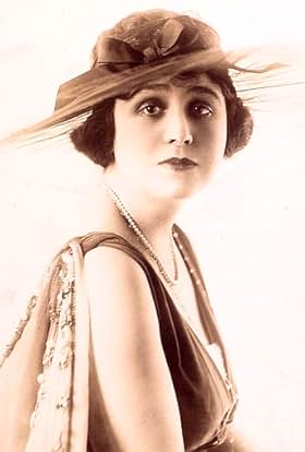 actor Corinne Barker large photo