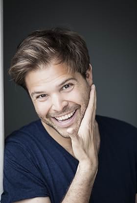 actor Nicolás Artajo large photo