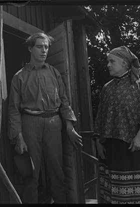 actor Louise Fahlman large photo