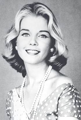 actor Regina Dombek large photo