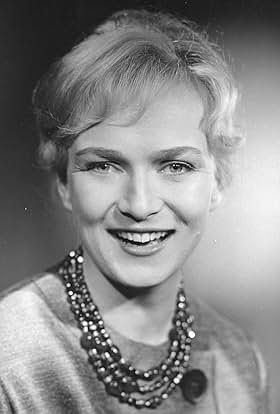 actor Elina Pohjanpää large photo