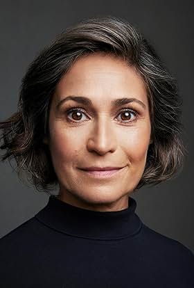 actor Georgia Slowe large photo