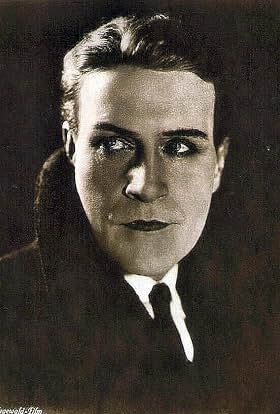 actor Henry Stuart large photo