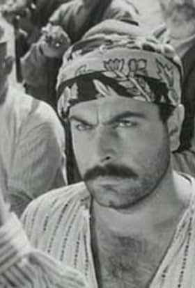 actor Kadir Savun large photo