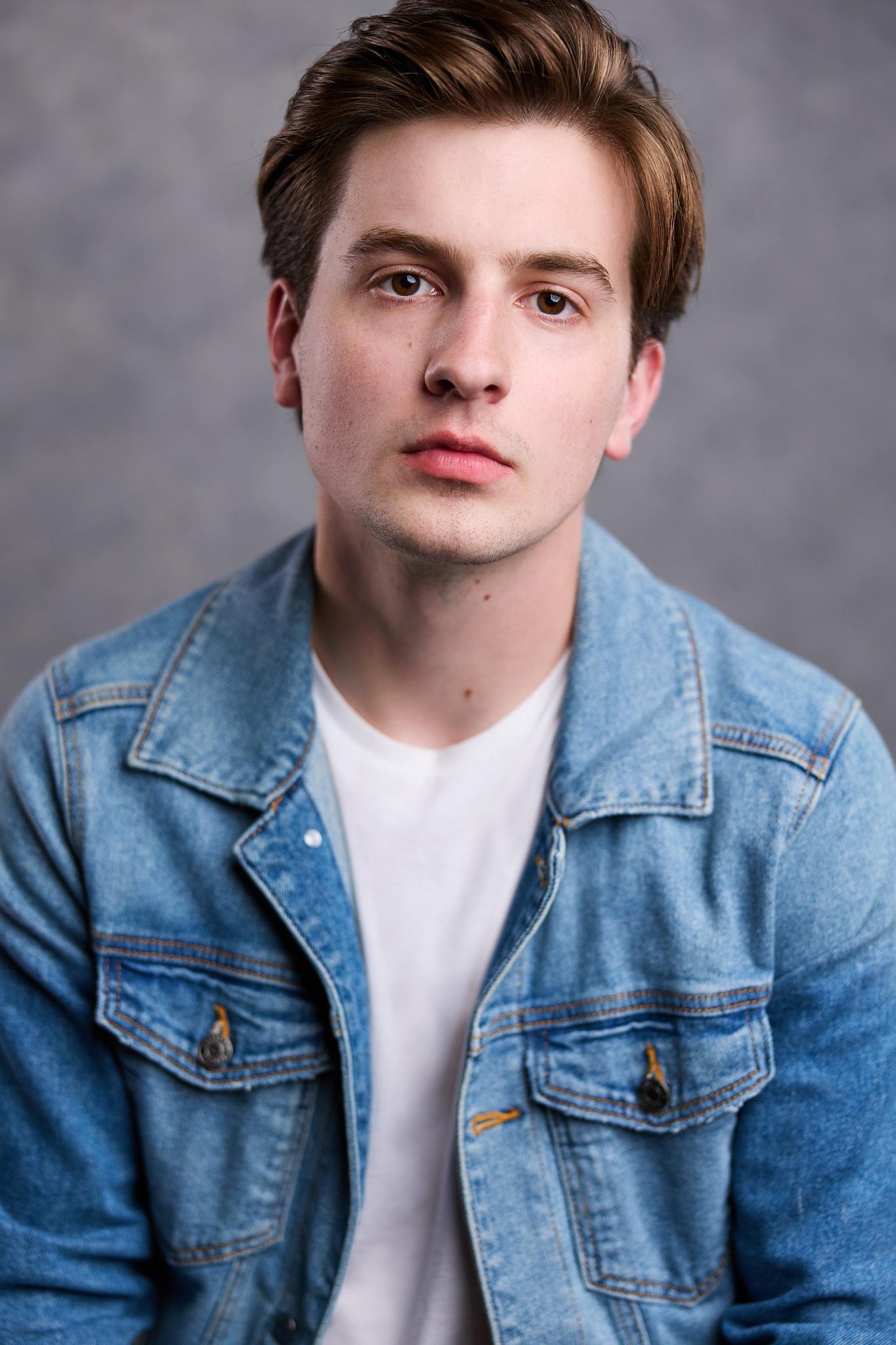 actor Lee Raymond large photo