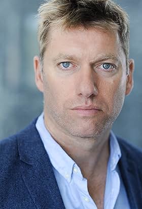 actor Stephen Beckett large photo