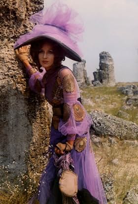 actor Nina Divísková large photo