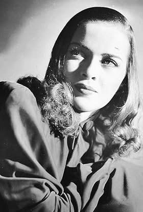 actor Joan McCracken large photo