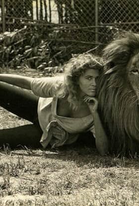 actor Tana Helfer large photo