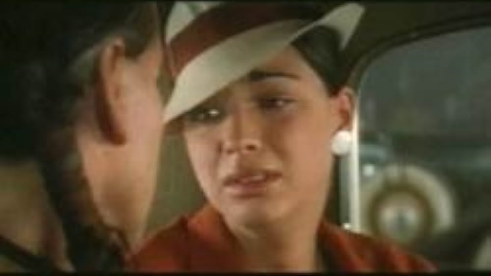 actor Annie Galipeau large photo