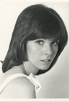 actor Carolyn Courage large photo