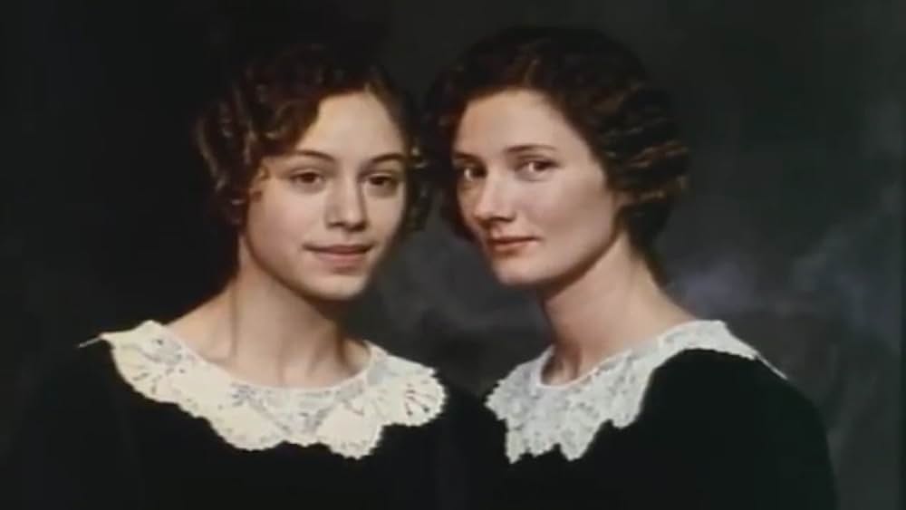 actor Sophie Thursfield large photo