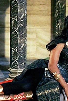 actor Bella Cortez large photo