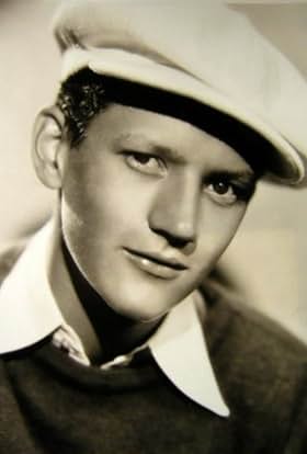 actor Junior Durkin large photo