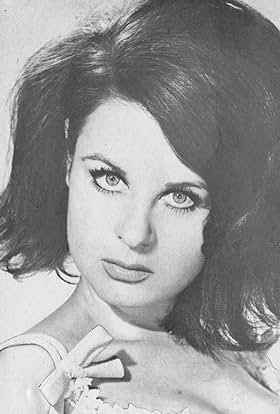 actor Fatma Girik large photo