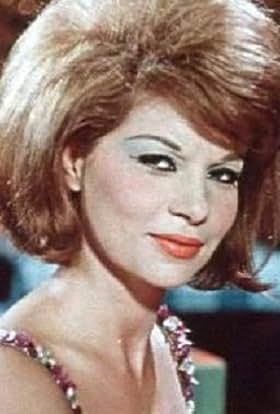 actor Niki Linardou large photo