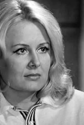 actor Eve Kivi large photo