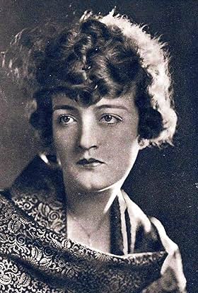 actor Bonnie Hill large photo