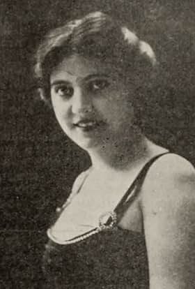 actor Maude Hill large photo