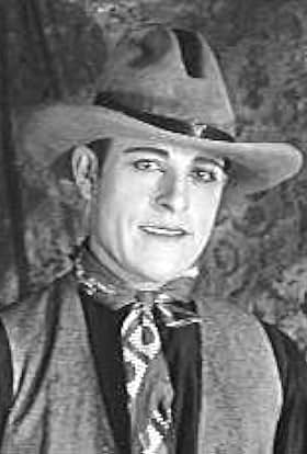 actor Leon Beaumon large photo