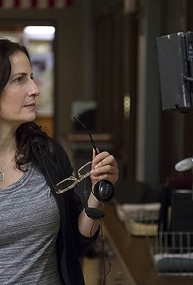 actor Laura Belsey large photo