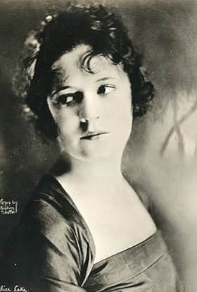 actor Alice Lake large photo