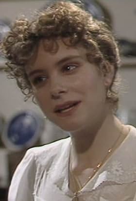 actor Elizabeth Garvie large photo