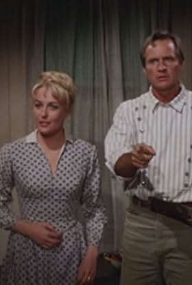 actor Maura McGiveney large photo