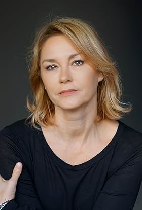 actor Monica Carpanese large photo